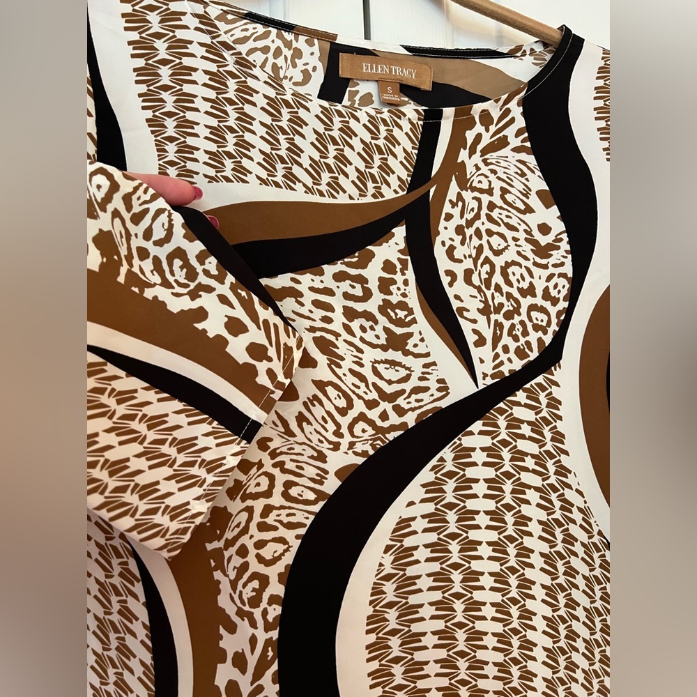 Ellen Tracy Abstract Brown and Black Blouse NWOT Size S - Picture 4 of 7